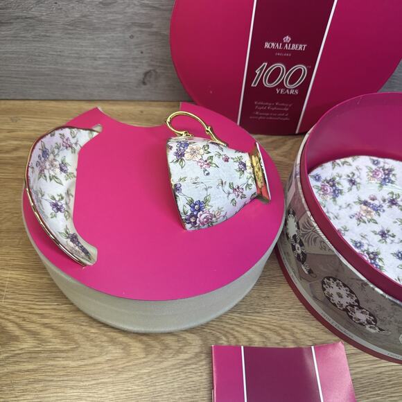 Royal Albert 100 Years 1940 3-Piece Set (Teacup, Saucer & Plate 8") - Picture 2 of 10